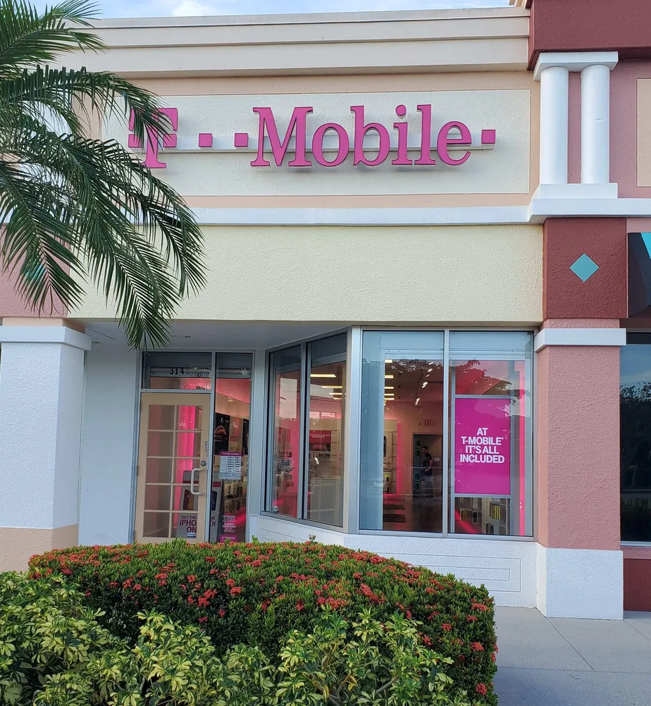 Exterior photo of T-Mobile store at Gladiolus Dr & Mcgregor Blvd, Ft Myers, FL