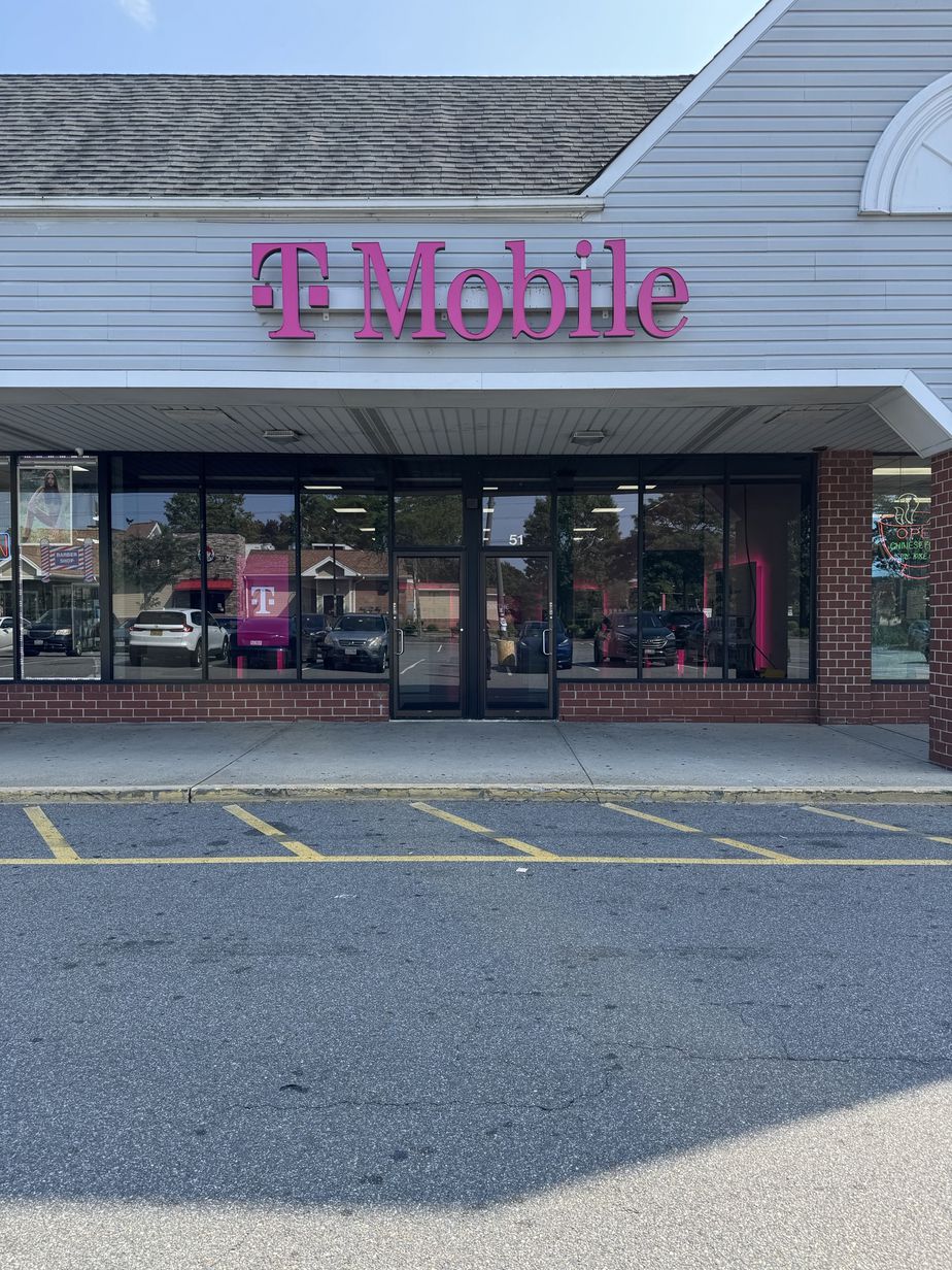 Exterior photo of T-Mobile Store at Wicks Rd & Hamilton Ave, Brentwood, NY