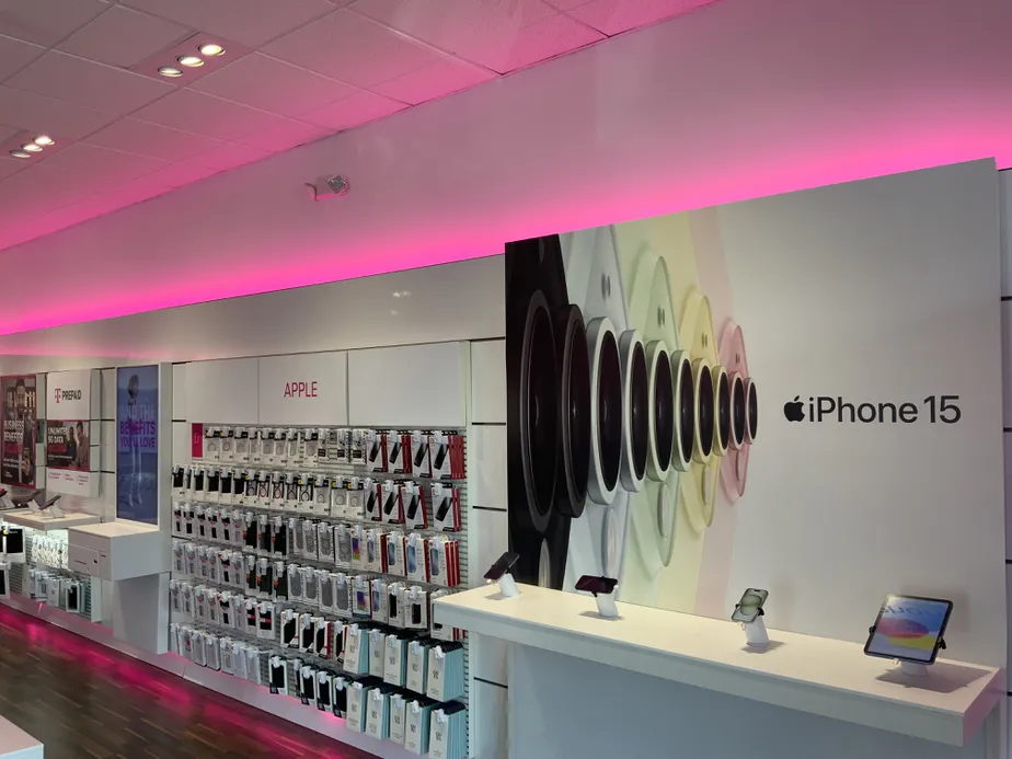  Interior photo of T-Mobile Store at Sr 7 & Wiles, Pompano Beach, FL 
