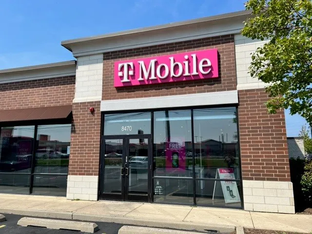 Exterior photo of T-Mobile Store at Golf & Milwaukee, Niles, IL