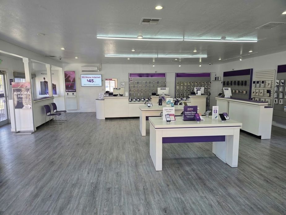 Metro by T-Mobile 2330 Macdonald Ave - 2330 Macdonald Ave 