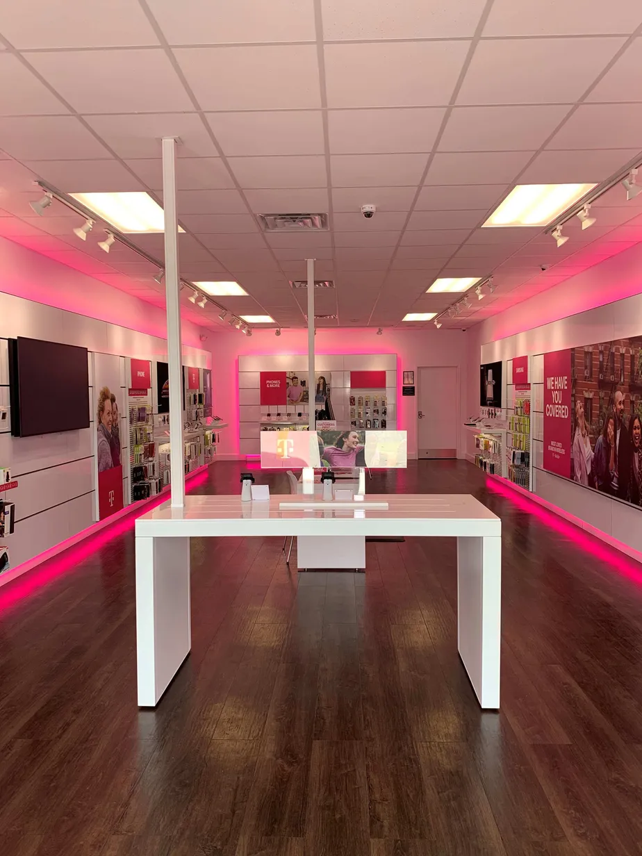 Interior photo of T-Mobile Store at I-49 Frontage Rd & Sonnier Rd, Carencro, LA