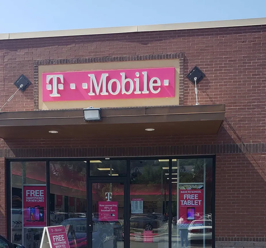 Exterior photo of T-Mobile store at Ohio River Blvd & Elizabeth Ave, Pittsburgh, PA
