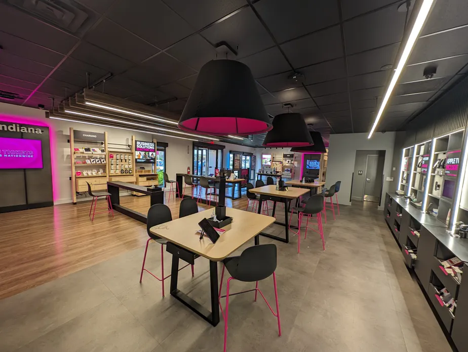  Interior photo of T-Mobile Store at N Green River Rd & Plz E Blvd, Evansville, IN 