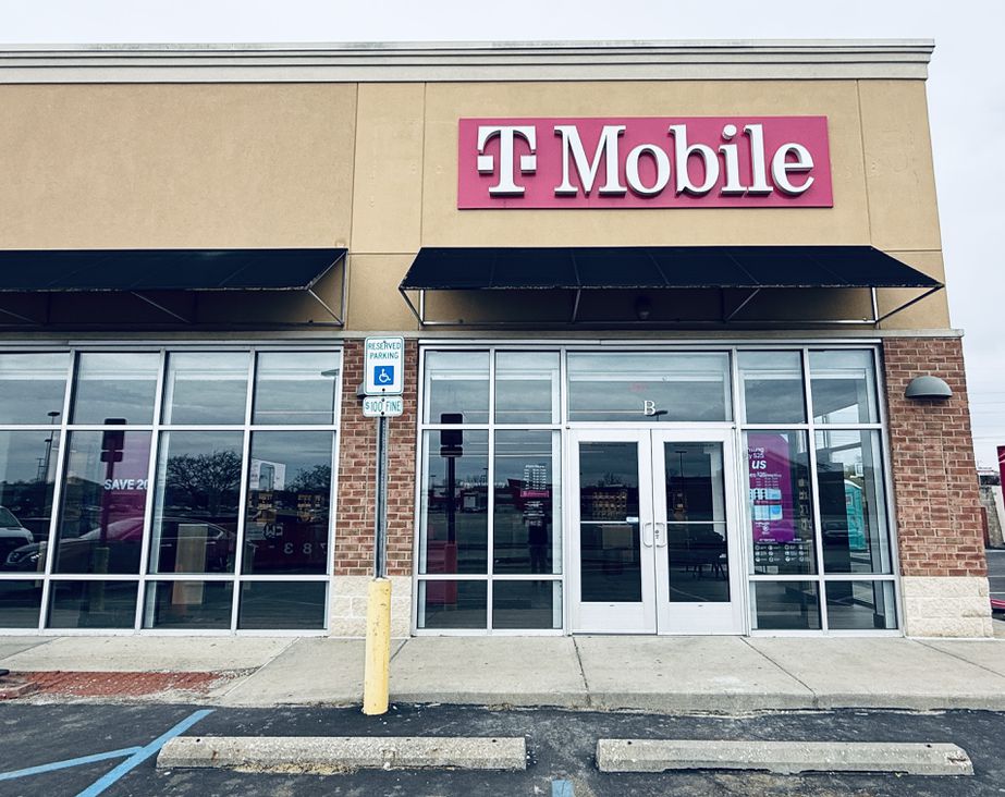  Exterior photo of T-Mobile Store at Lafayette Rd & I-65, Indianapolis, IN 