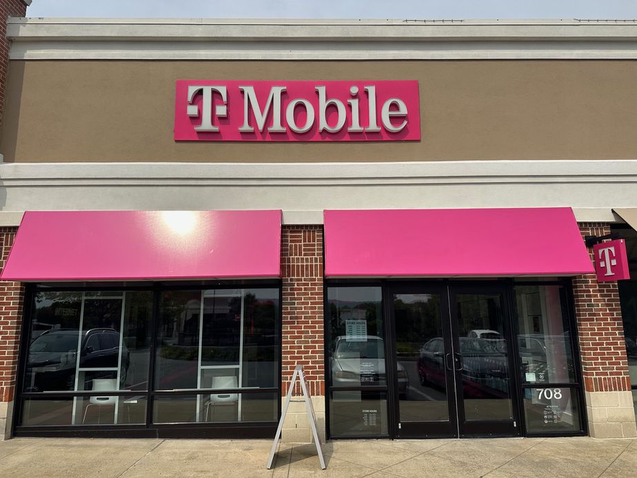 Exterior photo of T-Mobile Store at Shoppes of Wyomissing, Wyomissing, PA