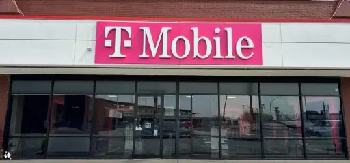 Foto del exterior de la tienda T-Mobile en 51st & Pulaski, Chicago, IL