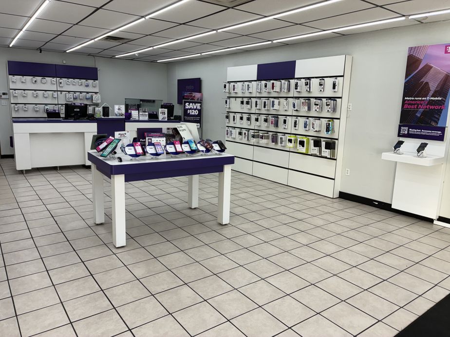 Metro by T-Mobile 4818 Gaston Ave - 4818 Gaston Ave 