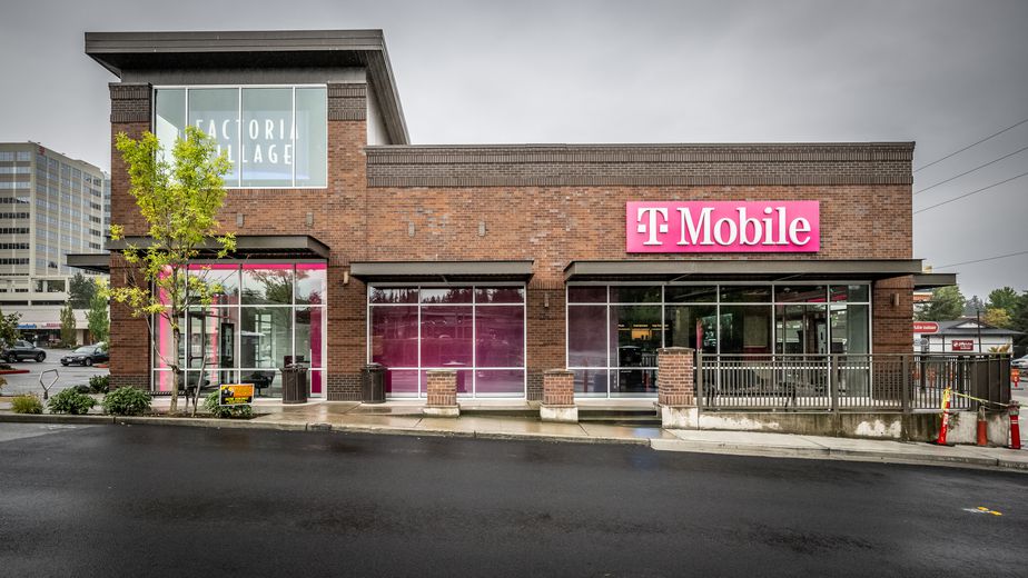 Exterior photo of T-Mobile Store at Factoria & SE 36th St, Bellevue, WA