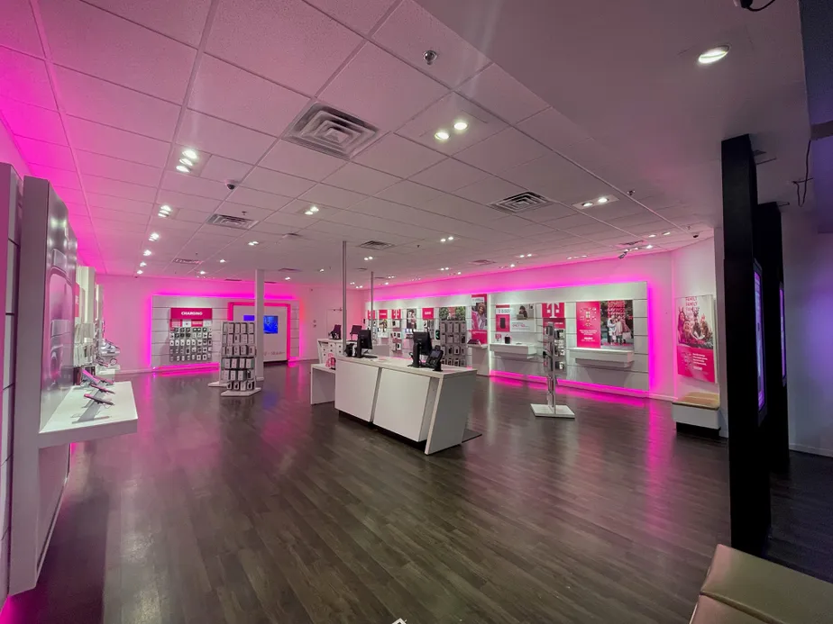  Interior photo of T-Mobile Store at Walden Wood Village, Plant City, FL 