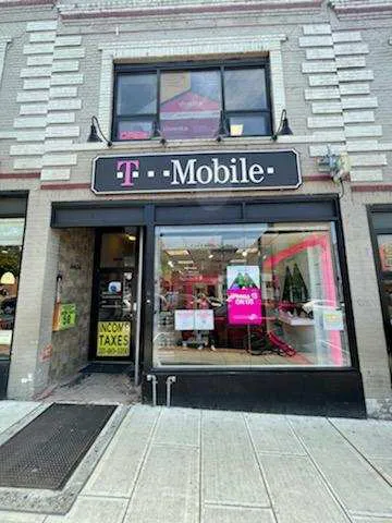 Exterior photo of T-Mobile Store at Bergenli NE & 66th, West New York, NJ
