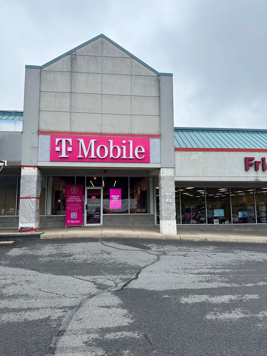 Exterior photo of T-Mobile Store at Mifflin County Commons, Burnham, PA