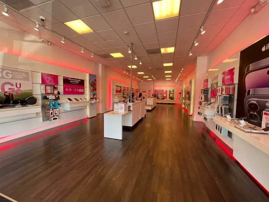  Interior photo of T-Mobile Store at Plaza San Francisco, San Juan, PR 