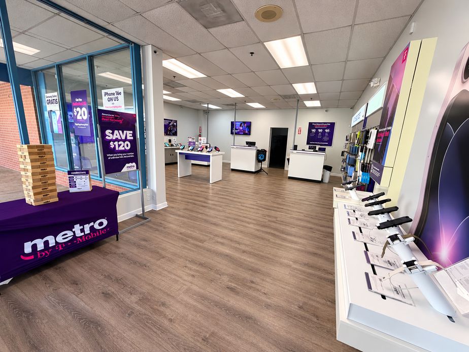 Metro by T-Mobile 8290 Shoppers Sq - 8290 Shoppers Sq 