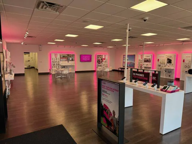  Interior photo of T-Mobile Store at W Main & Stonewall, Waynesboro, VA 