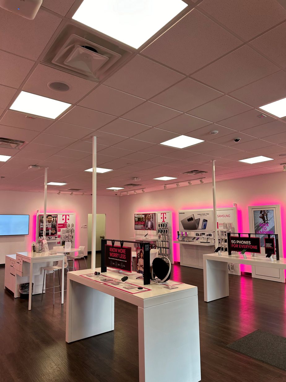 Interior photo of T-Mobile Store at E Hwy 260 & N Beeline Hwy, Payson, AZ