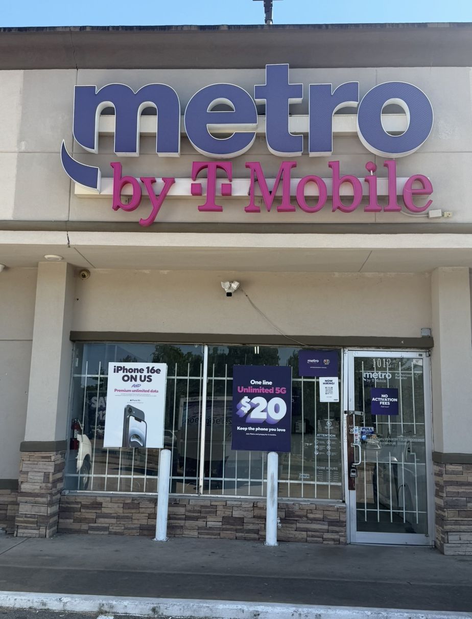 Metro by T-Mobile 1012 Edgebrook Dr - 1012 Edgebrook Dr 