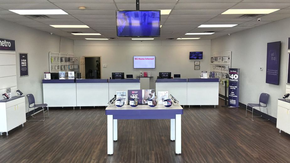 Metro by T-Mobile 3031 S South Fwy - 3031 S South Fwy 