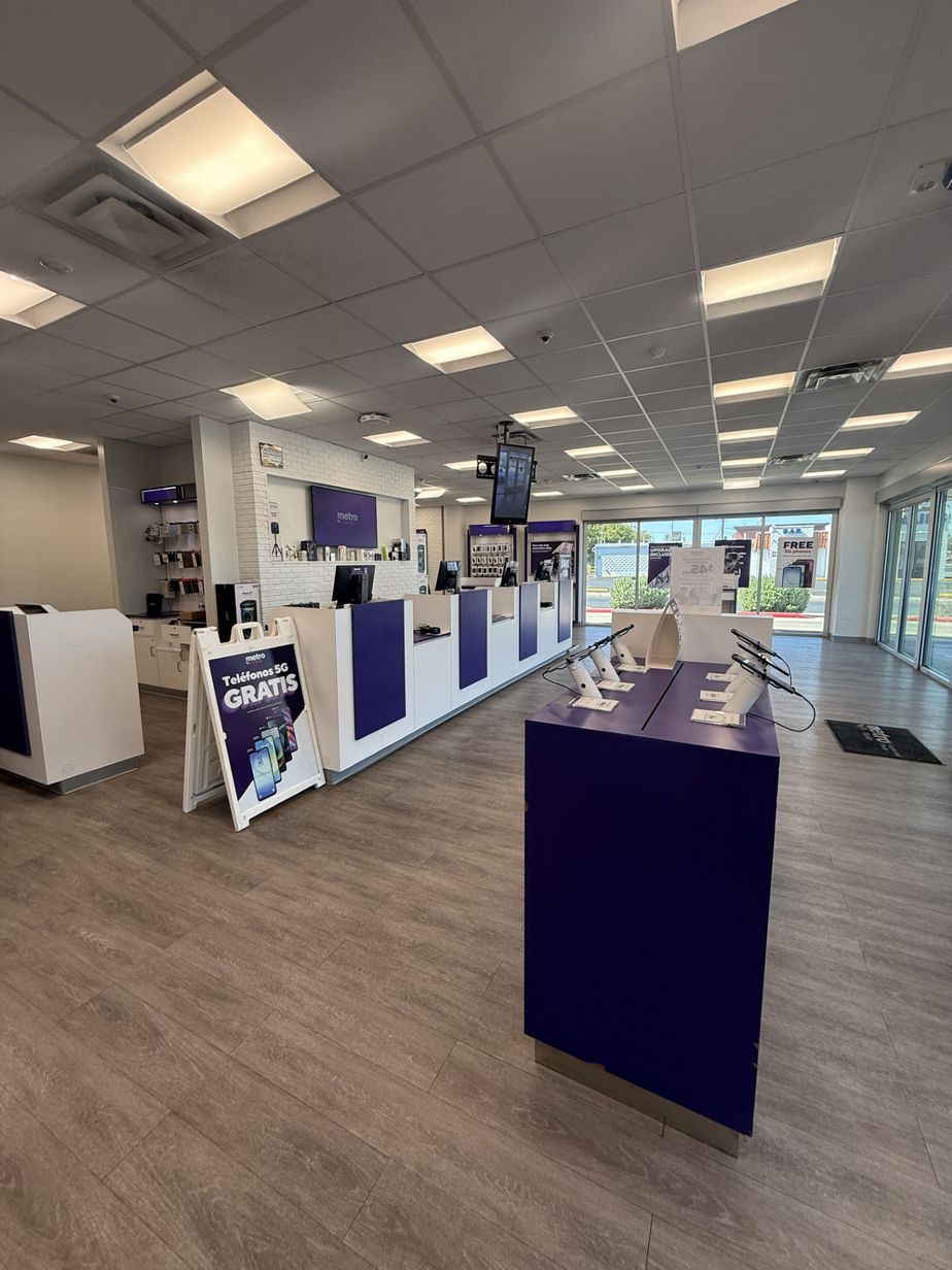 Metro by T-Mobile 930 SW Military Dr - 930 SW Military Dr 