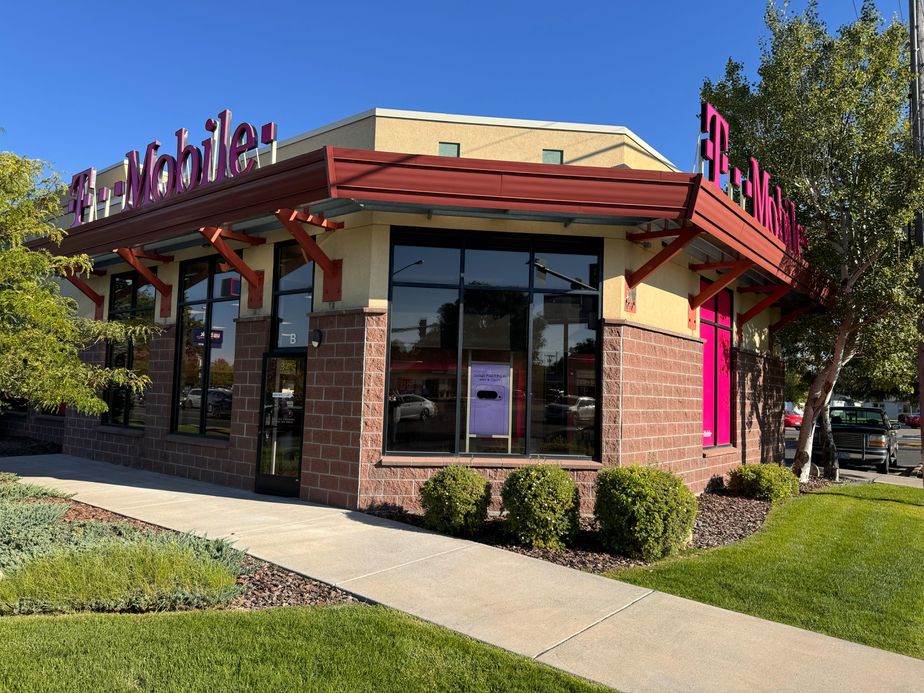 Exterior photo of T-Mobile Store at Grand & 17th St W, Billings, MT