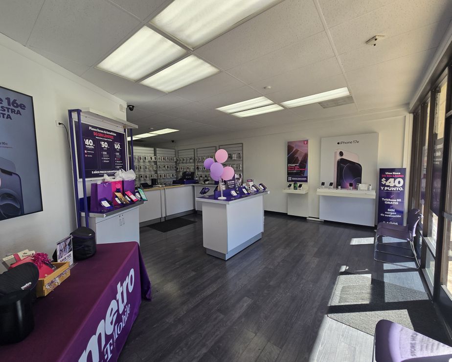 Metro by T-Mobile 3310 N Tracy Blvd - 3310 N Tracy Blvd 
