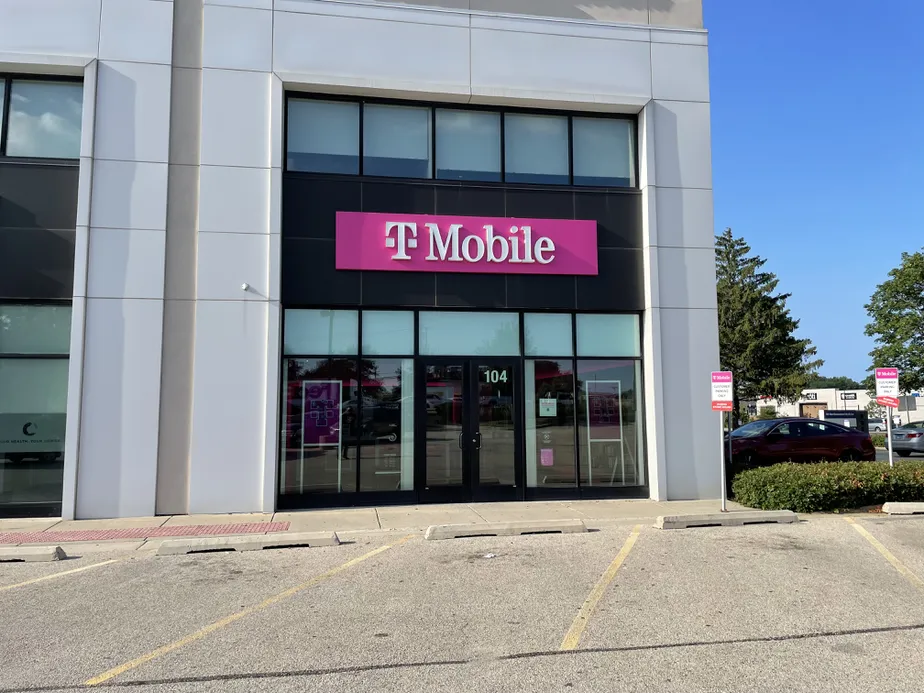 Exterior photo of T-Mobile Store at Route 60 & Milwaukee Ave, Vernon Hills, IL