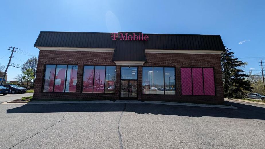 Exterior photo of T-Mobile Store at Novi & Crescent, Novi, MI