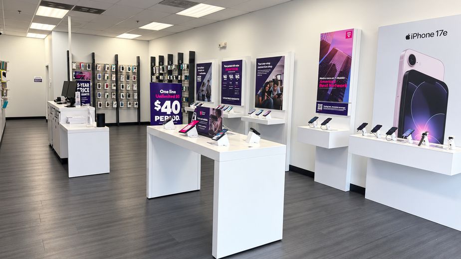 Metro by T-Mobile 1505 US Hwy 41, - 1505 US Hwy 41, 