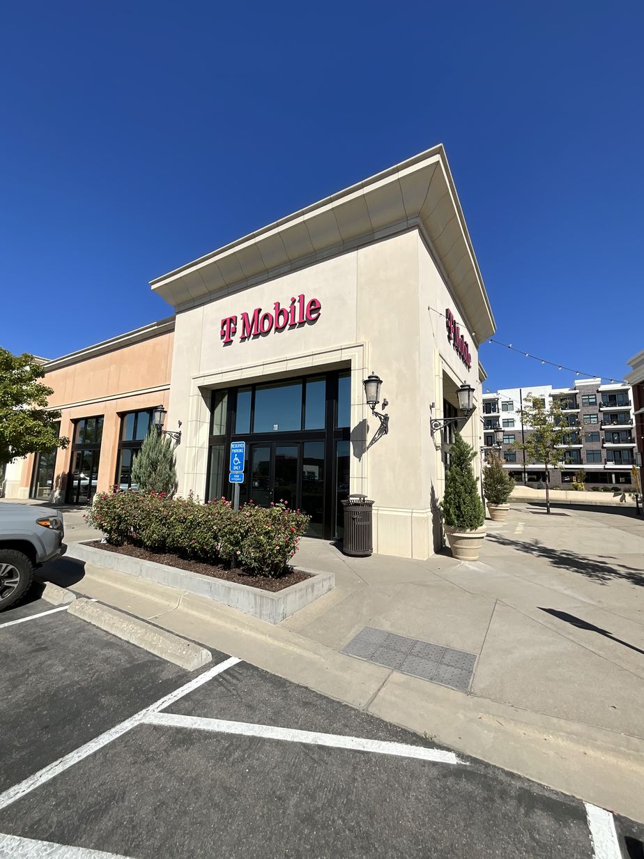 Exterior photo of T-Mobile Store at Farmington Station, Farmington, UT