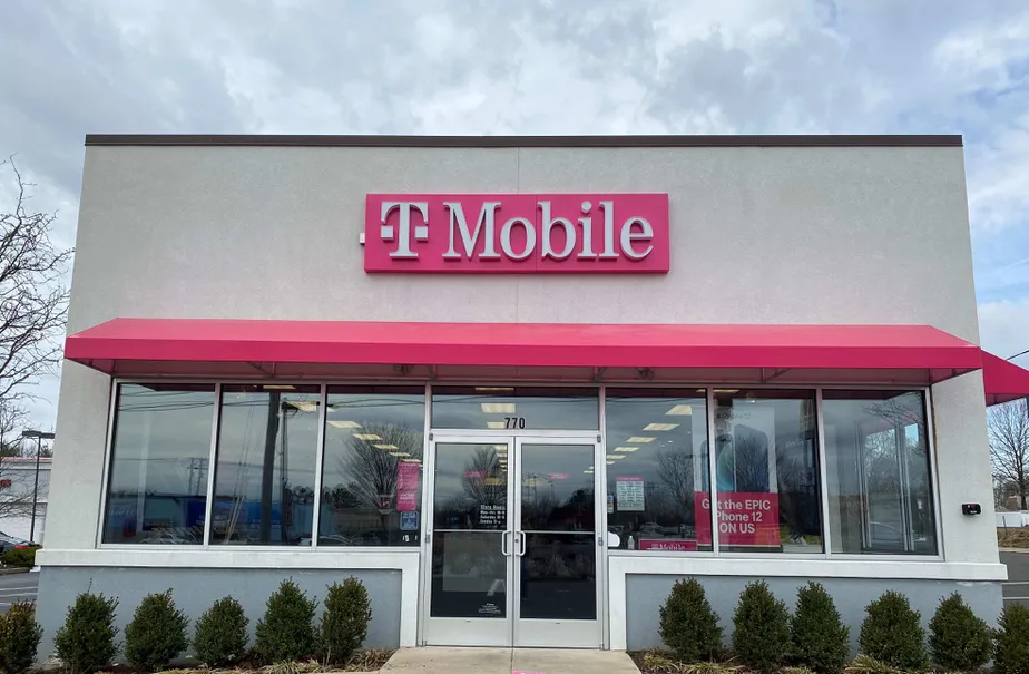 Foto del exterior de la tienda T-Mobile en Bethlehem Pike & N Wales Rd, Montgomeryville, PA