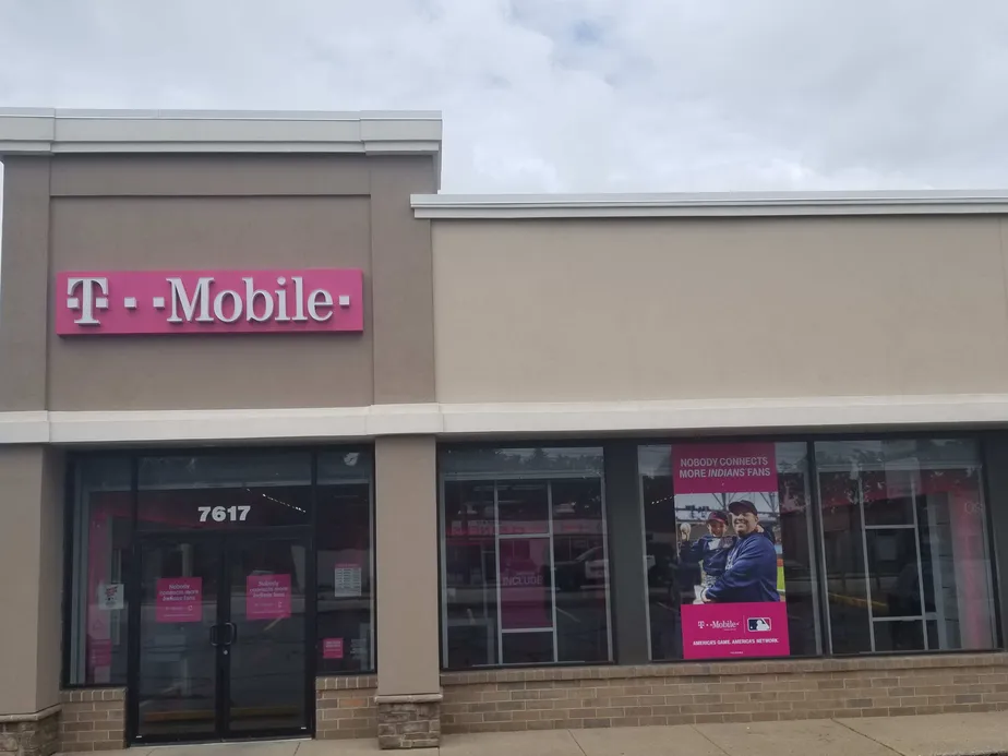 Exterior photo of T-Mobile store at Rt 20 & Rt 306, Mentor, OH