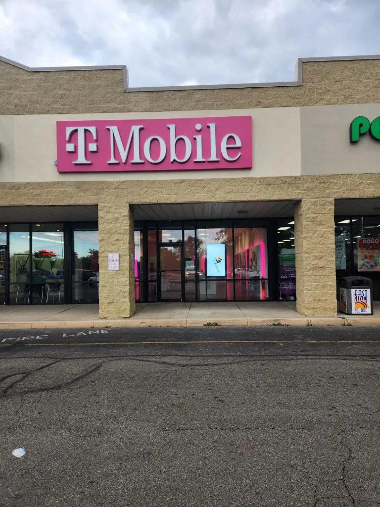  Exterior photo of T-Mobile Store at S Tuttle Rd & Burma Rd, Springfield, OH 