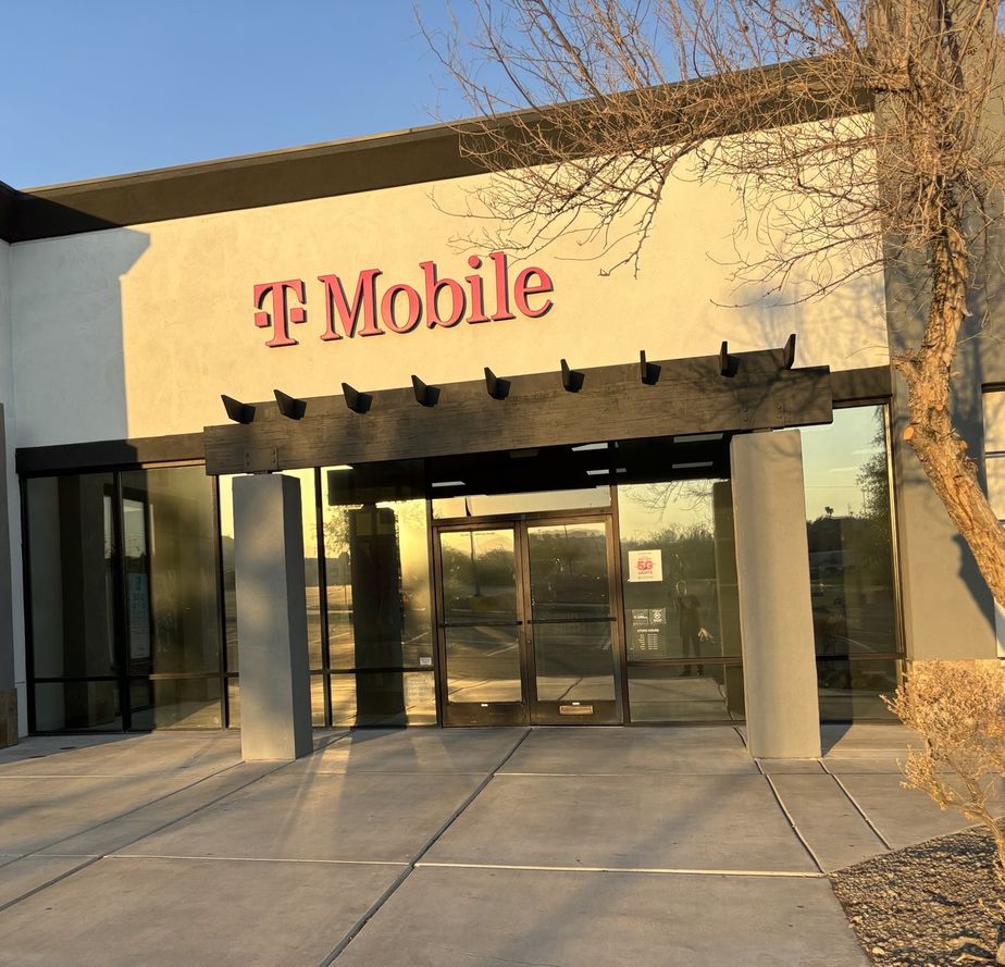 Exterior photo of T-Mobile Store at Hwy 95 & Topock Davis Dam Rd, Bullhead City, AZ