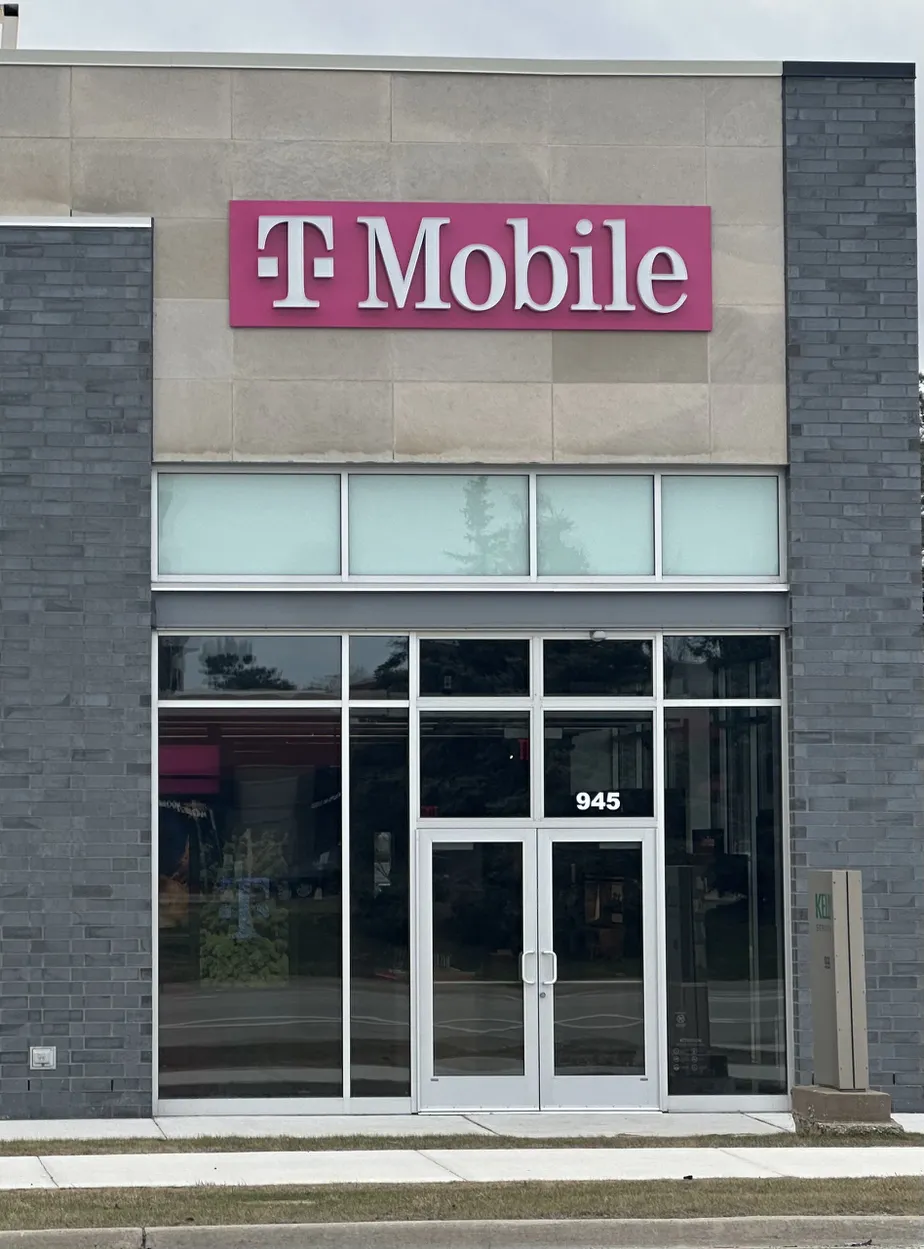  Exterior photo of T-Mobile Store at Big Beaver & Crooks, Troy, MI 