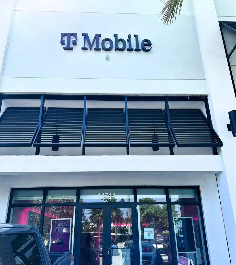 Exterior photo of T-Mobile Store at Biscayne Blvd & NE 146th, North Miami, FL