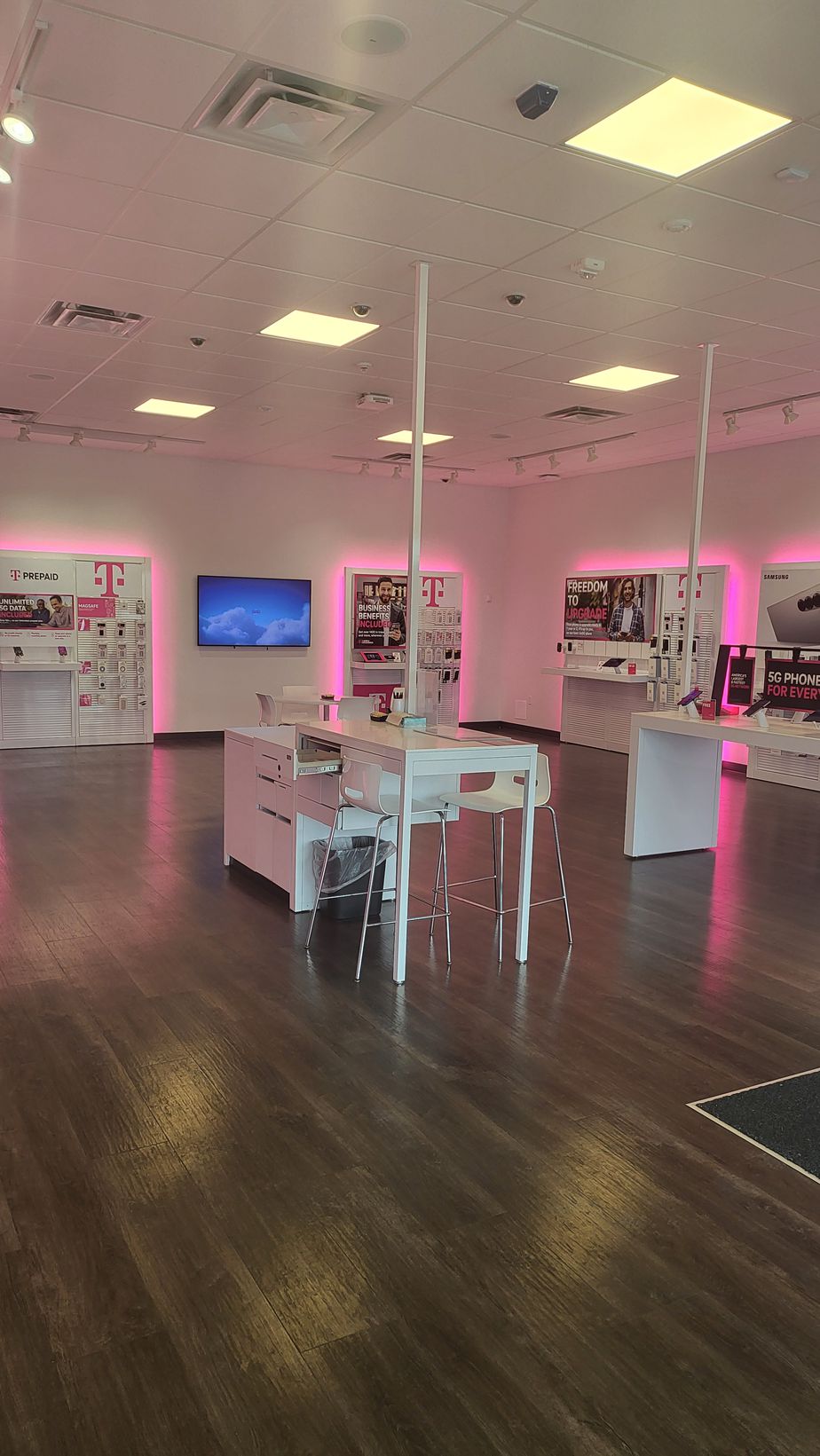 Interior photo of T-Mobile Store at 9th Ave SE & 29th St SE, Watertown, SD