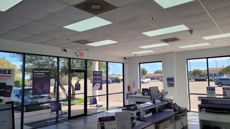 Metro by T-Mobile 215 W Camp Wisdom Rd - 215 W Camp Wisdom Rd 