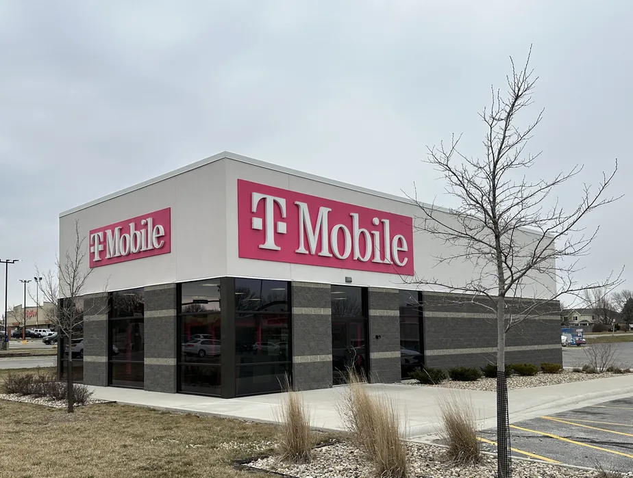 Foto del exterior de la tienda T-Mobile en 4th St SW & S Grover Ave, Mason City, IA