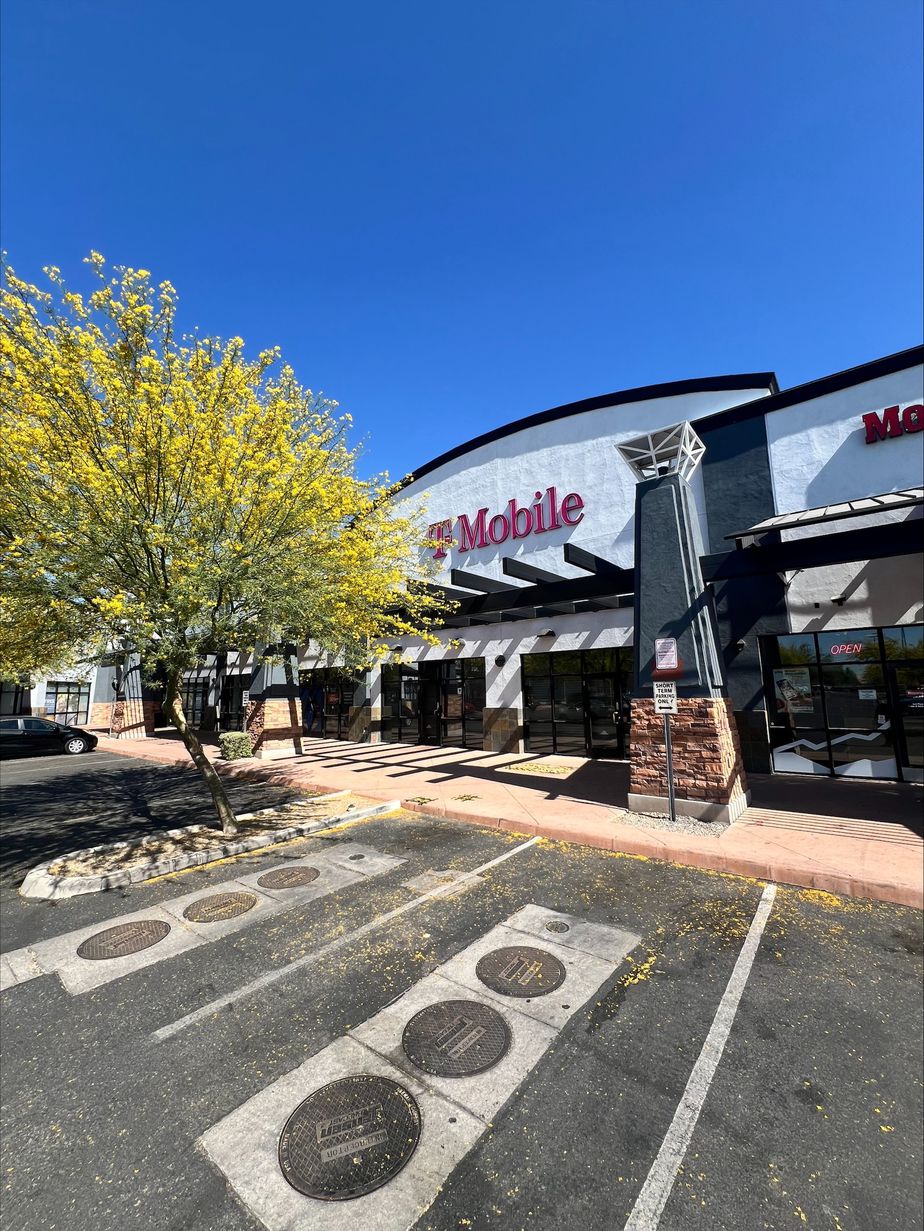 Exterior photo of T-Mobile Store at Oracle Rd & W Wetmore Rd, Tucson, AZ
