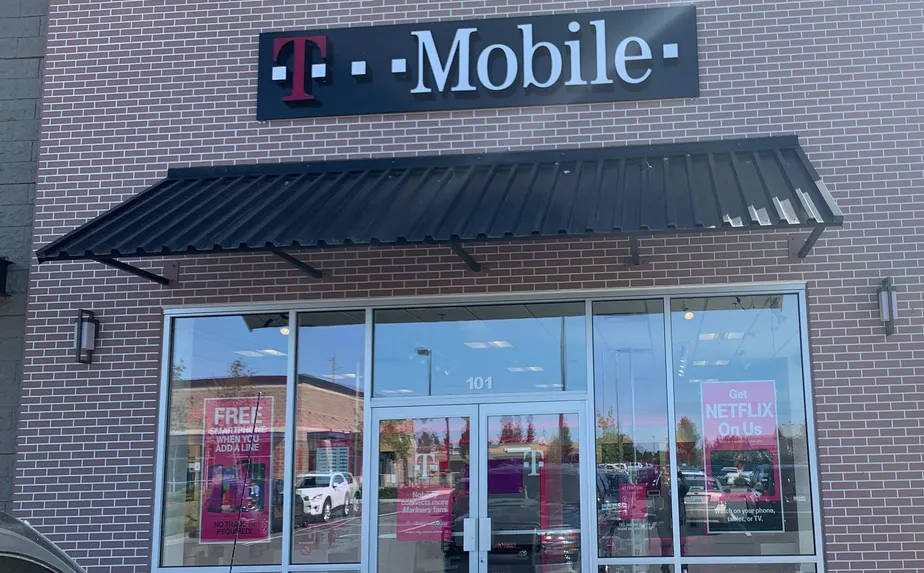 Foto del exterior de la tienda T-Mobile en Meridian & 168th 2, South Hill, WA