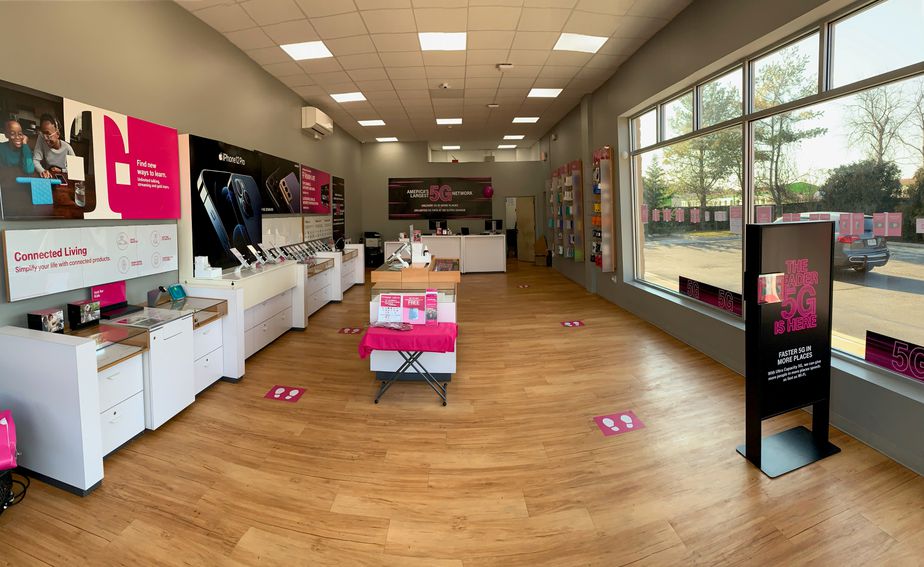 Interior photo of T-Mobile Store at Veterans Hwy & Suffolk Ave, Islandia, NY