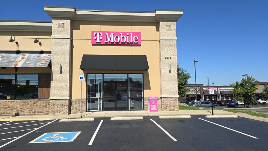 Exterior photo of T-Mobile Store at Wilma Rudolph Blvd & Needmore Rd, Clarksville, TN