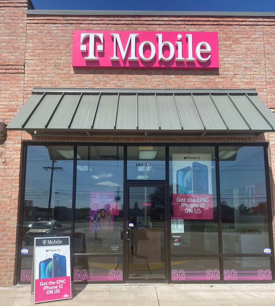 Exterior photo of T-Mobile store at N Canal Blvd & La 20, Thibodaux, LA