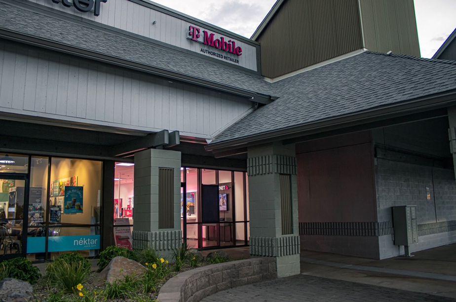  Exterior photo of T-Mobile Store at Plaza Way & Milton, Flagstaff, AZ 