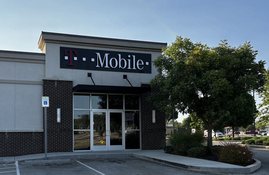 Exterior photo of T-Mobile Store at Hunters Crossing & Louisville Rd, Alcoa, TN