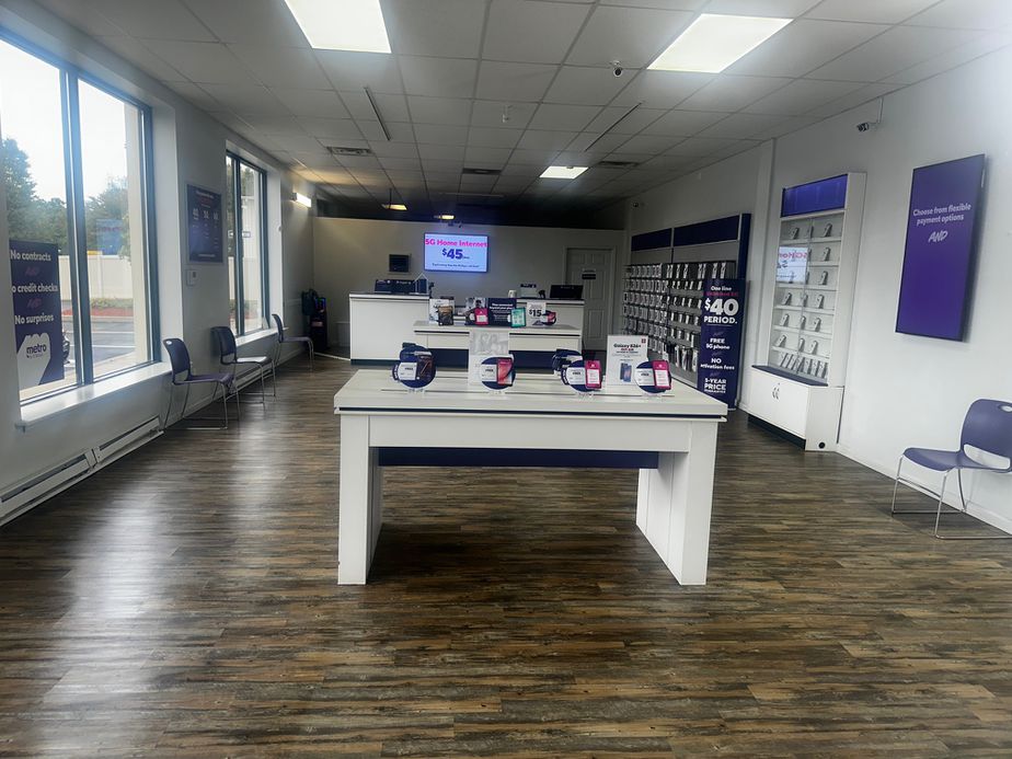 Metro by T-Mobile 370 Delsea Drive - 370 Delsea Drive 