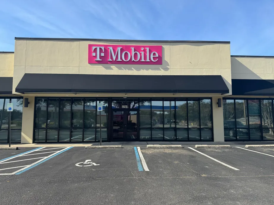  Exterior photo of T-Mobile Store at Tiger Point, Gulf Breeze, FL 