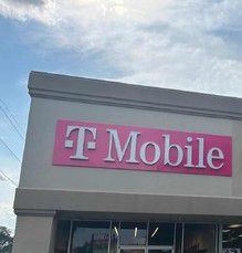Exterior photo of T-Mobile Store at Veterans Memorial & Broadmoore, Abbeville, LA