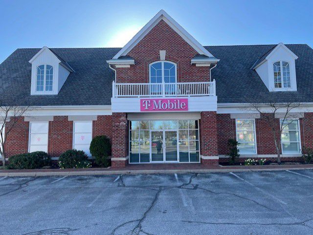 Exterior photo of T-Mobile Store at W Market St & Merz Blvd, Fairlawn, OH