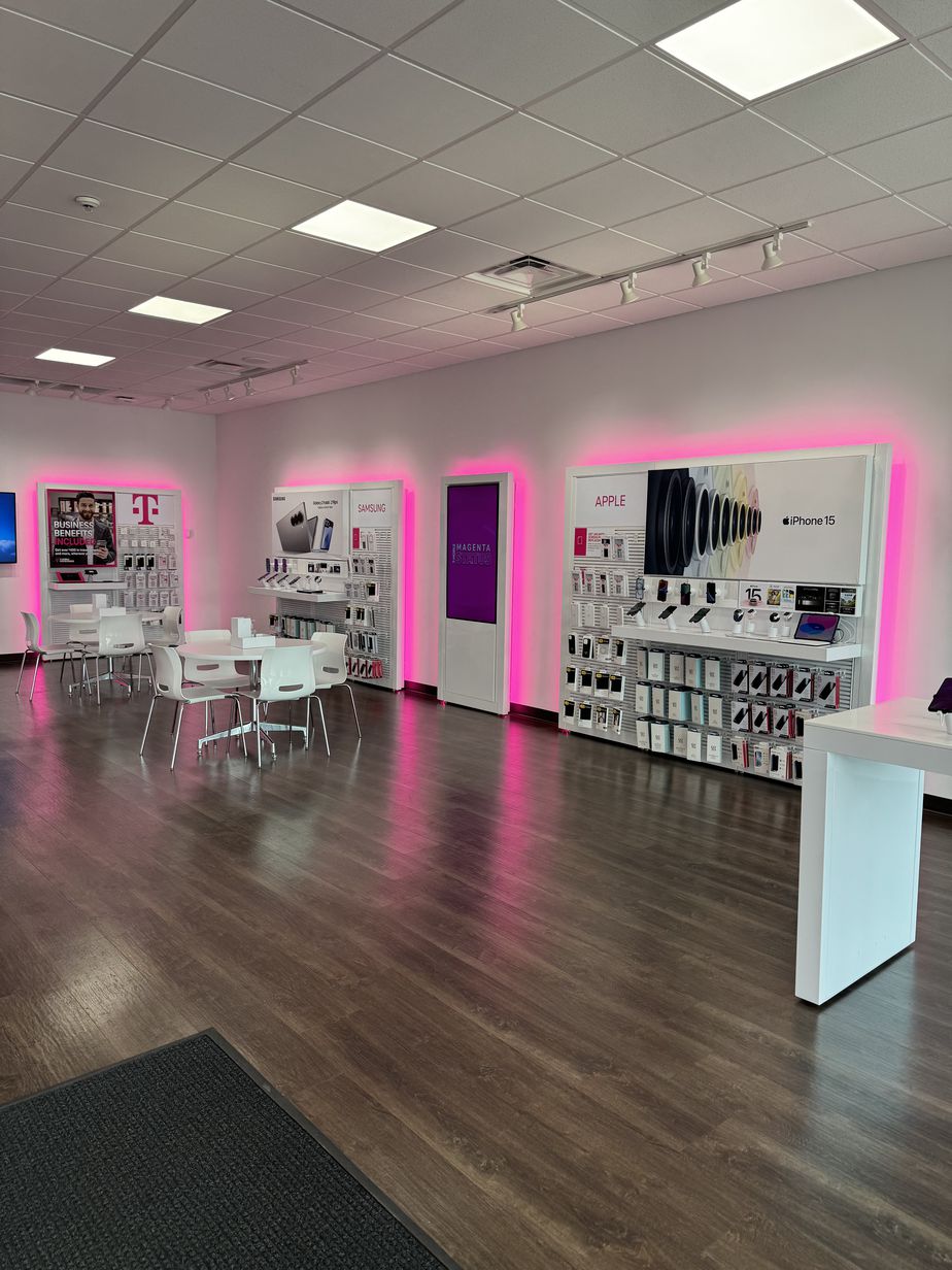Interior photo of T-Mobile Store at Grand Ave & George Phelps Blvd, Carthage, MO